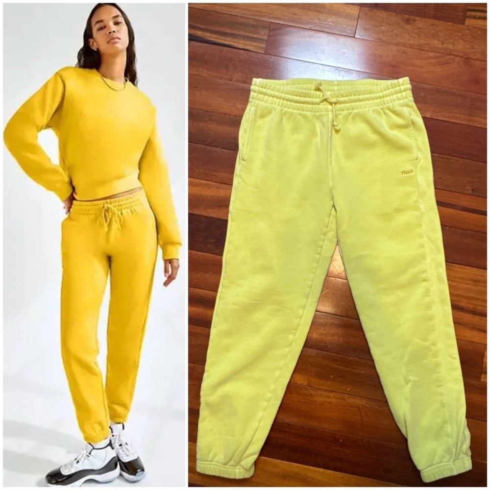 TNA (Aritzia) sweatfleece, cosy fleece, boyfriend fit yellow sweatpants. Small